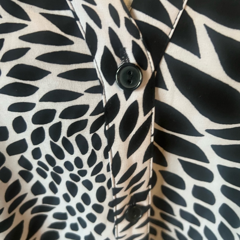 Maggie Barnes Black and Cream Abstract Print V-Neck Tunic - Picture 12 of 14